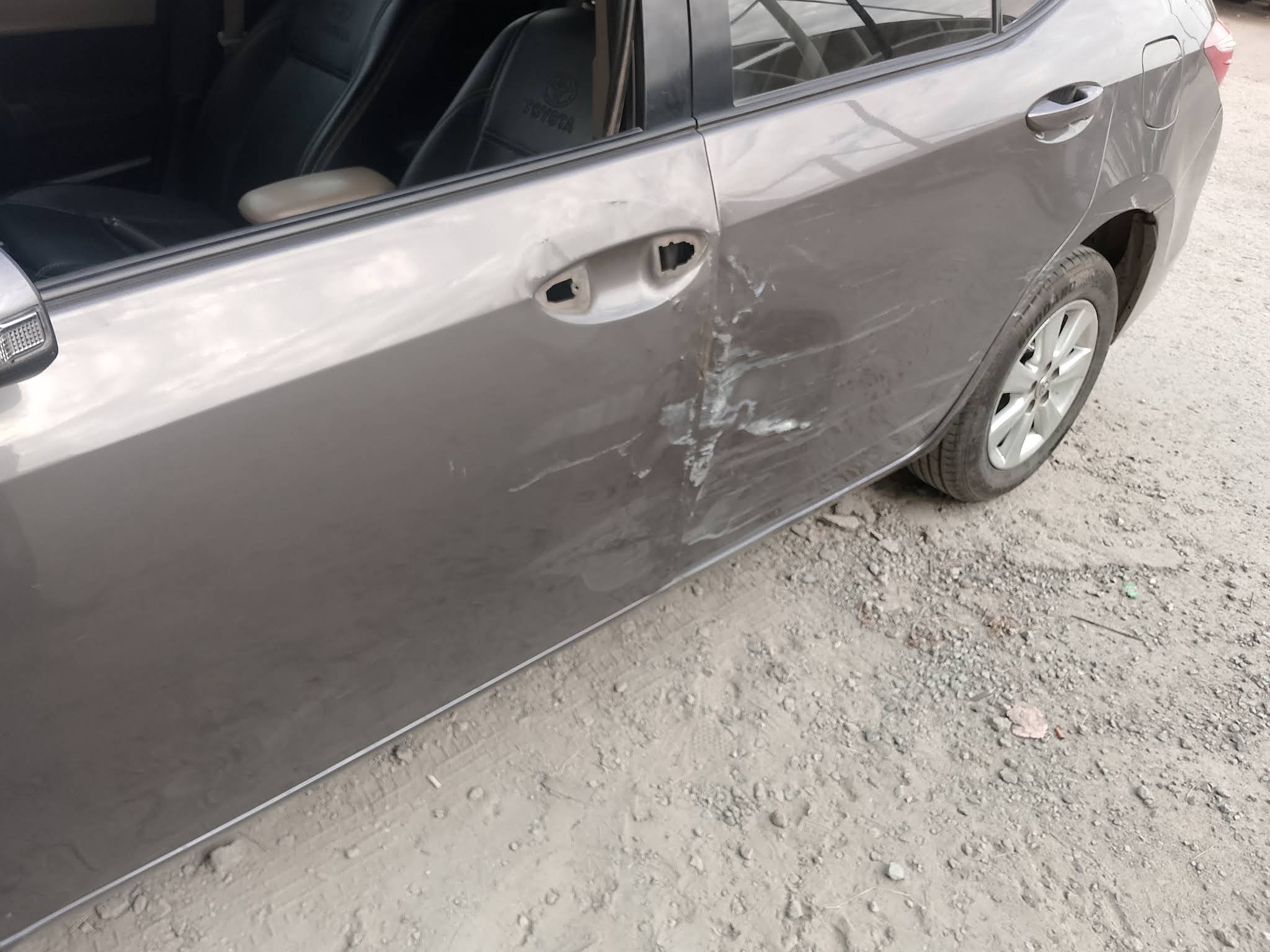 Fakhar Auto Workshop exterior and service bay